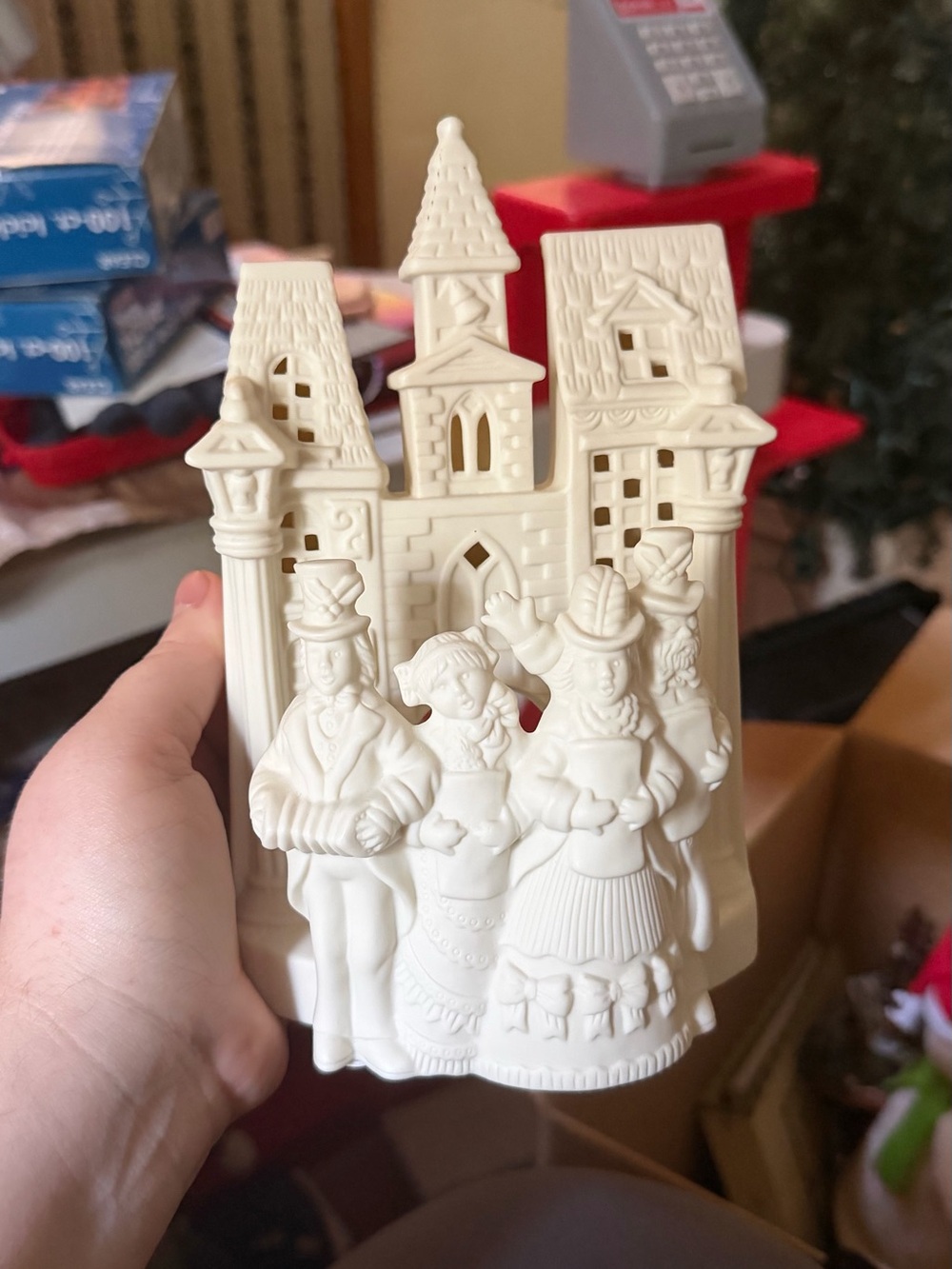 RETIRED PartyLite Ivory Ceramic Carolers Village Figurine